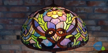 Piękna ogromna lampa witrażowa w stylu Tiffany rajski ogród.