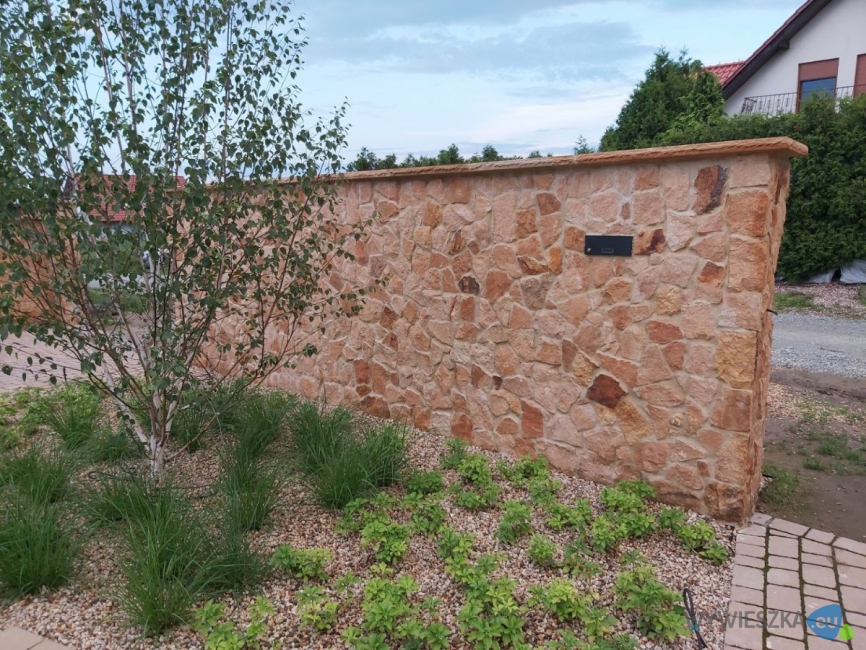 płytki z kamienia naturalnego